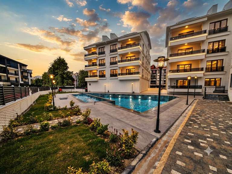 İkizçay'da Satılık 1+1 Daire, Havuzlu, Balkonlu Ve Modern Asansörlü