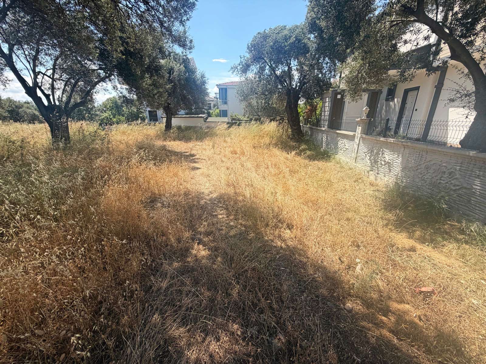 Güre'de Satılık Arsa, Denize Yakın, %25 İmarlı, Villa Uygun