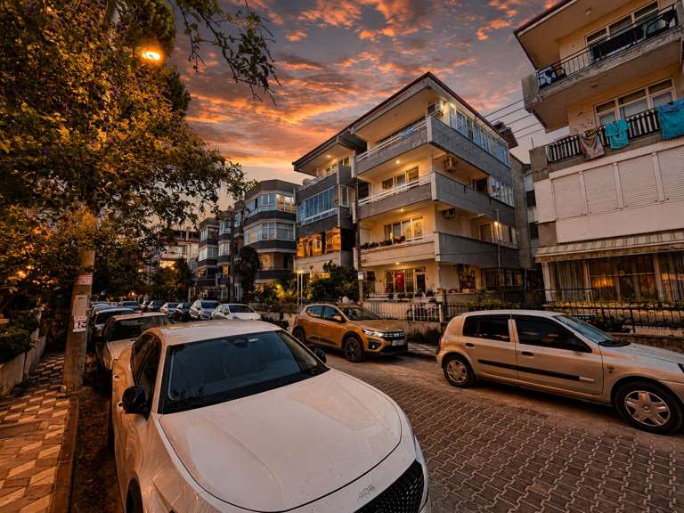 Akçay'da Satılık Şık 2+1 Daire, Denize Yakın, 3 Balkonlu, Kombili