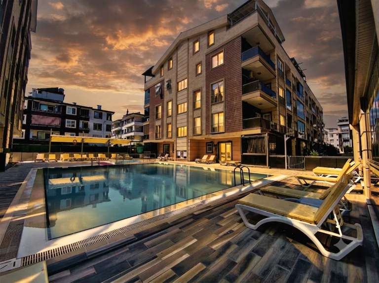 Altınkum'da Satılık Lüks 1+1 Daire, Havuzlu, Fitnessli, Ön Cepheli