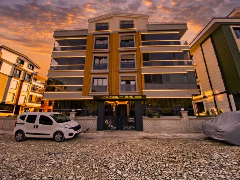 Altınkum'da Satılık Sıfır 2+1 Daire, Denize Yakın, Şık Cam Balkonlu