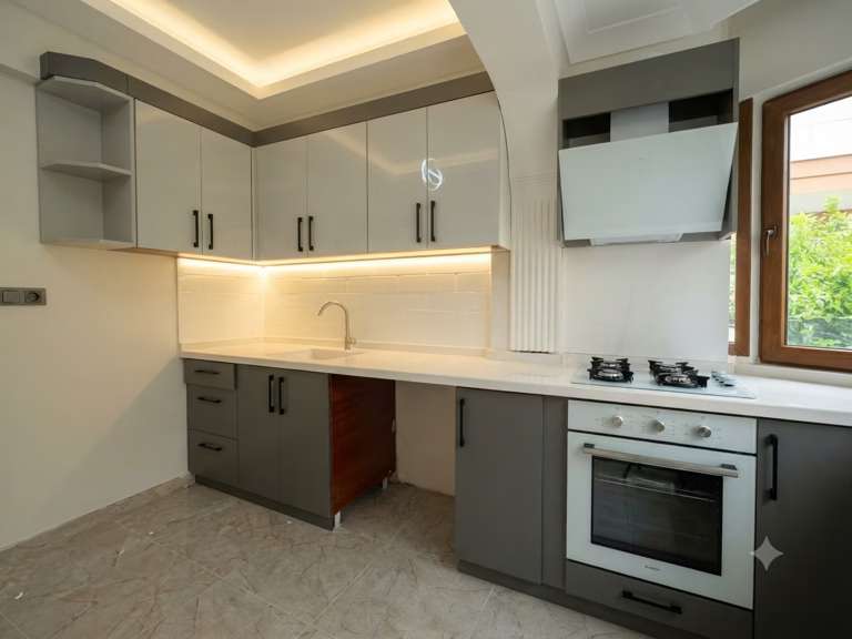 Akçay'da Satılık 3+1 Daire, Merkezde, Sahile Yakın, Çift Balkonlu